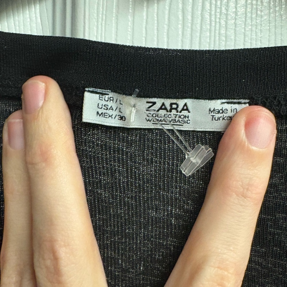 Zara Lightweight/Sheer Black Cropped V-Neck Top Size Large - Picture 2 of 2